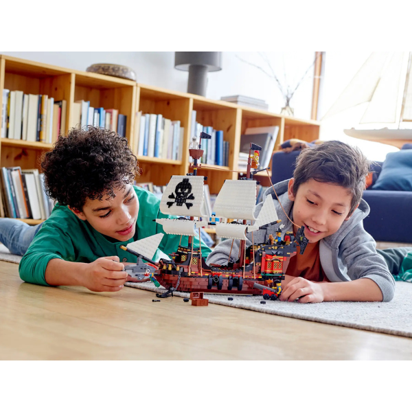 LEGO «Пиратский корабль», 1260 элем.