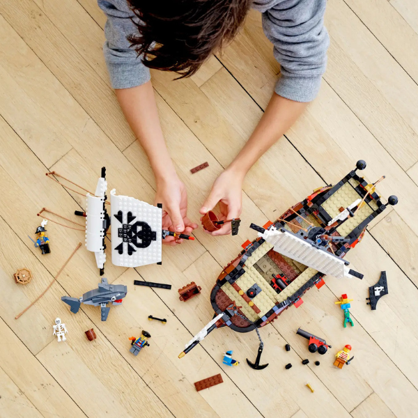 LEGO «Пиратский корабль», 1260 элем.