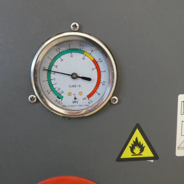 ИНВЕРТОРНЫЙ тепловой насос AZURO для нагрева воды в бассейнах до 55 m³, 12 кВт, Wi-Fi