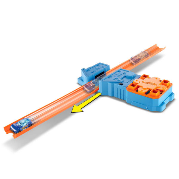 Hot Wheels Моторизированный ускоритель с машинкой