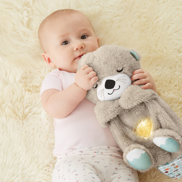 Плюшевый звуковой малыш-выдра Fisher-Price успокой и прижмись